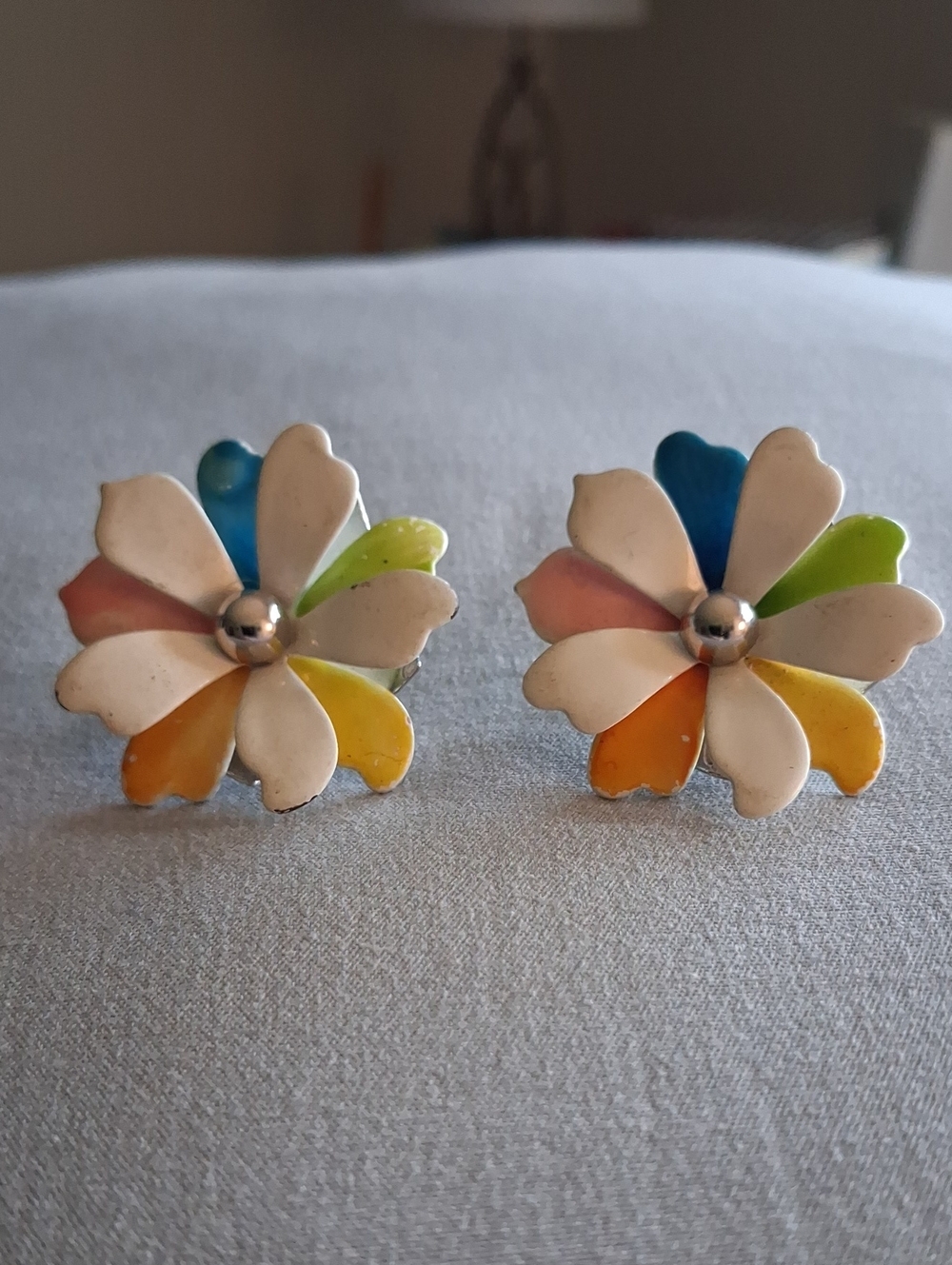 Sarah Coventry Daisy Enamel Clip-On Earrings